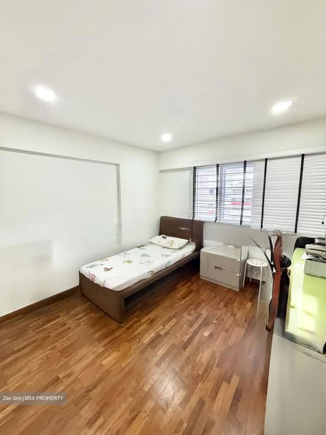 Blk 405 Hong Kah Court (Jurong West), HDB Executive #599638441